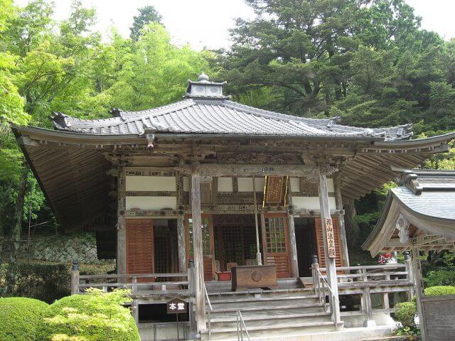 1024px-Bodai_temple01_hyogo